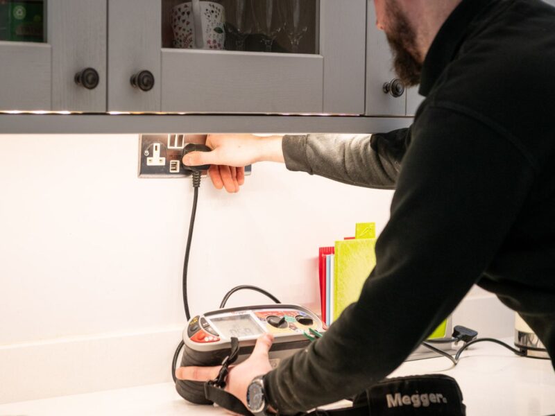 Finding a Reliable Electrician in Newton Abbot and Torquay What to Look For